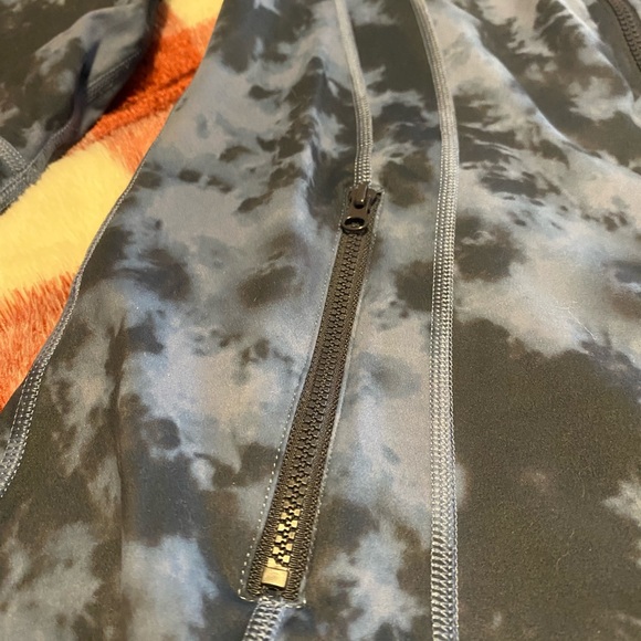 Women’s Queenieke Athletic Jacket. Size Large. - Picture 7 of 11